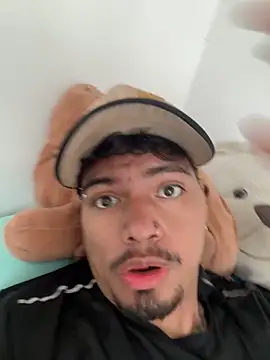 EnriquevillaF online show from November 6, 2025, 4:19 pm