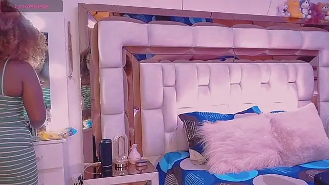 Aliana Ross online show from November 12, 2025, 7:20 am