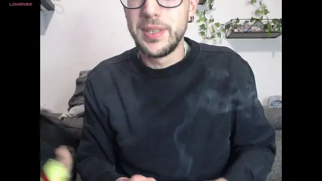 wawarruis online show from March 12, 2025, 11:33 pm