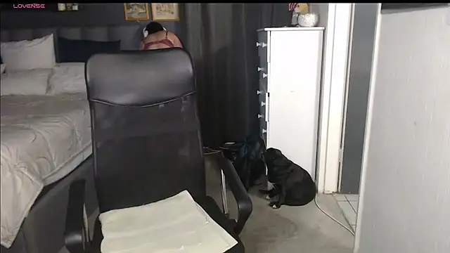 boeslaboes1 online show from January 12, 2026, 5:51 pm