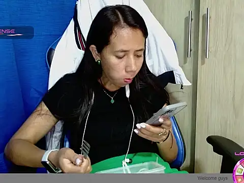 Danielagomez33 online show from March 21, 2026, 1:21 am