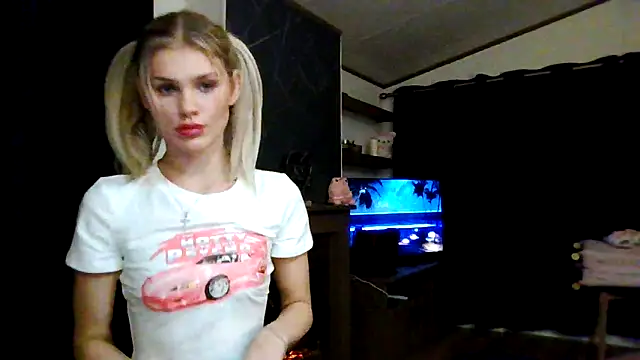 English Teen Evelyn online show from January 12, 2025, 8:25 pm