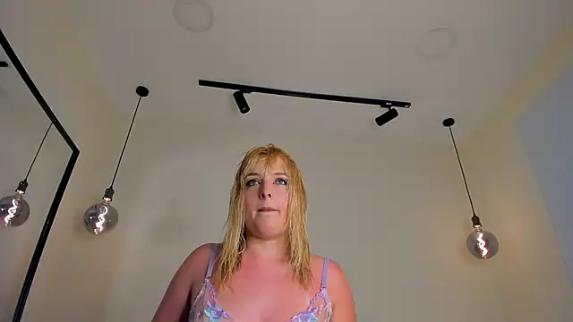 Blue Angell online show from September 20, 2025, 1:28 am