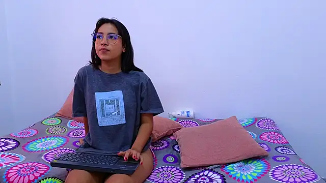 Snapshot of Ana_and_Leo chatting on January 23, 2025, 3:32 pm Ana and Leo online show from January 23, 2025, 3:32 pm