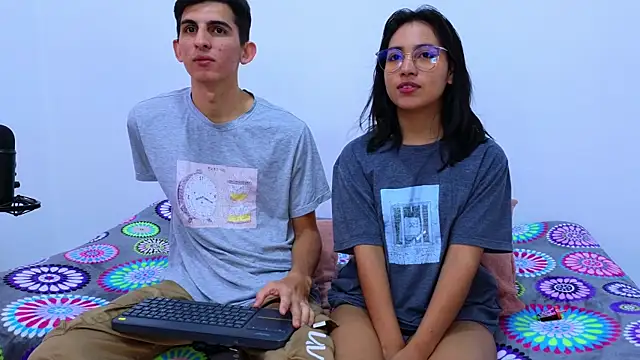 Snapshot of Ana_and_Leo chatting on January 23, 2025, 6:35 pm Ana and Leo online show from January 23, 2025, 6:35 pm