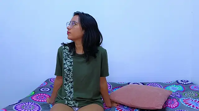 Snapshot of Ana_and_Leo chatting on February 5, 2025, 5:53 pm Ana and Leo online show from February 5, 2025, 5:53 pm