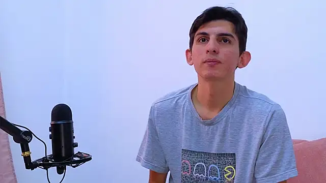 Snapshot of Ana_and_Leo chatting on February 17, 2025, 12:27 pm Ana and Leo online show from February 17, 2025, 12:27 pm