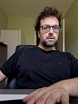 Snapshot of littlehairyman chatting on March 4, 2025, 11:29 am littlehairyman online show from March 4, 2025, 11:29 am