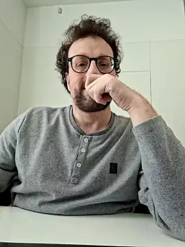 Snapshot of littlehairyman chatting on March 6, 2025, 8:41 am littlehairyman online show from March 6, 2025, 8:41 am