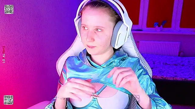 mon lola online show from April 22, 2026, 5:03 pm