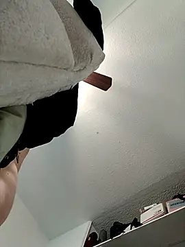 jayjay198080 online show from November 29, 2025, 7:39 pm