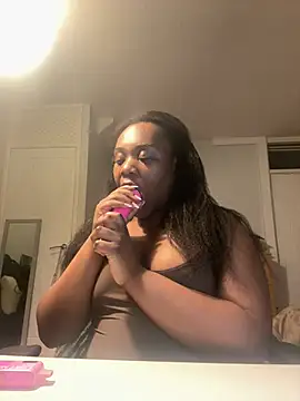 Snapshot of queenseraphina7071 chatting on January 9, 2025, 9:37 pm queenseraphina7071 online show from January 9, 2025, 9:37 pm