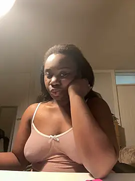 Snapshot of queenseraphina7071 chatting on January 10, 2025, 9:53 pm queenseraphina7071 online show from January 10, 2025, 9:53 pm