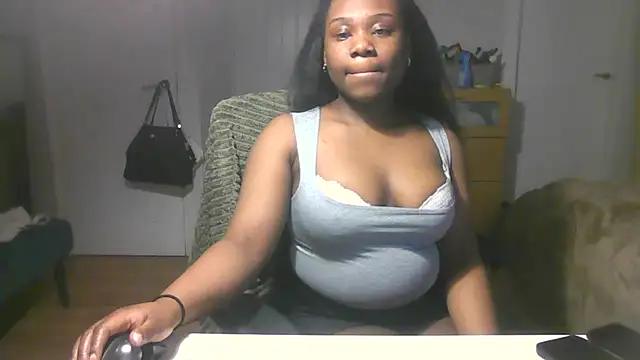 Snapshot of queenseraphina7071 chatting on January 14, 2025, 7:32 pm queenseraphina7071 online show from January 14, 2025, 7:32 pm