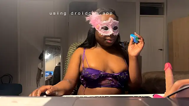 Snapshot of queenseraphina7071 chatting on January 19, 2025, 9:34 pm queenseraphina7071 online show from January 19, 2025, 9:34 pm