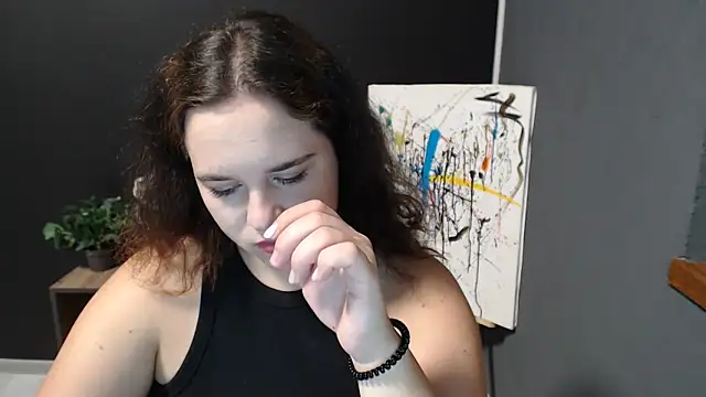 mini girly online show from September 25, 2025, 12:31 pm