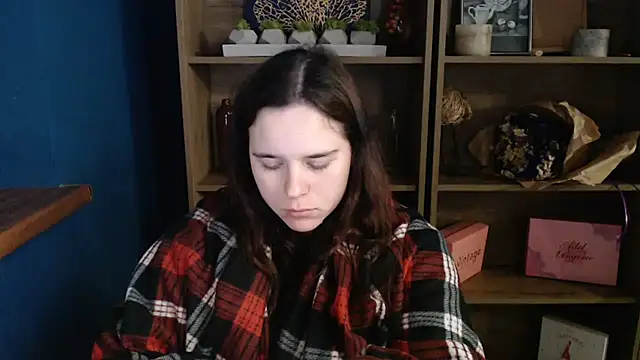 mini girly online show from October 6, 2025, 7:06 am