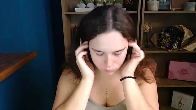 mini girly online show from October 7, 2025, 9:28 am