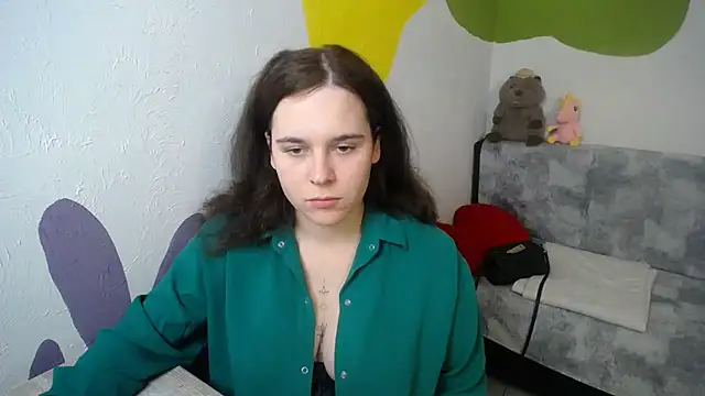 mini girly online show from October 31, 2025, 1:45 pm