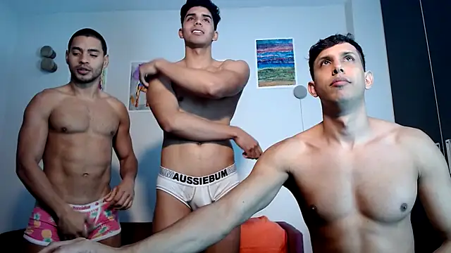 HOTLATINO2025 online show from October 15, 2025, 4:29 pm