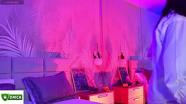 Emma plux online show from November 2, 2025, 8:06 am