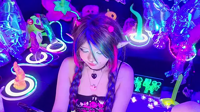 LaytonBox online show from February 6, 2026, 2:20 pm