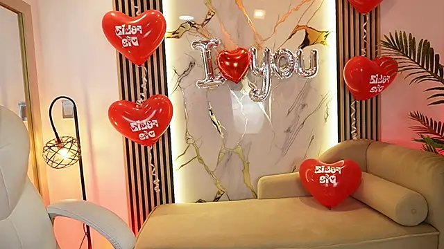 Emma Walkerr  online show from February 14, 2026, 7:10 pm