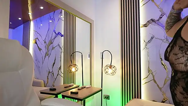 Emma Walkerr  online show from February 23, 2026, 7:00 pm