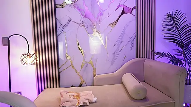 Emma Walkerr  online show from March 28, 2026, 7:02 pm