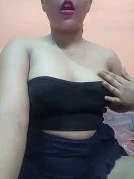 Eisha 20s online show from June 17, 2026, 10:43 pm