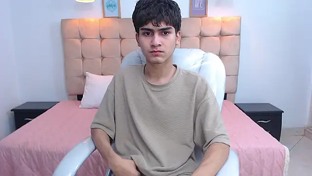 Tommy18   online show from February 4, 2025, 6:36 am