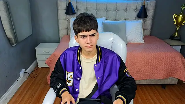 Tommy18   online show from March 11, 2025, 7:15 am