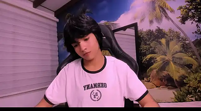 AllanYong18 online show from January 25, 2025, 6:55 am