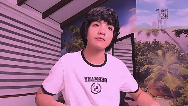 AllanYong18 online show from February 27, 2025, 7:12 am