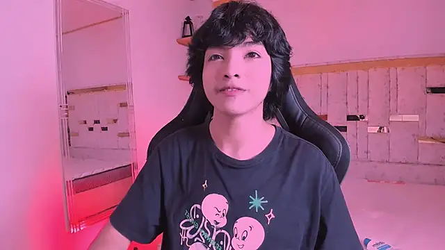 AllanYong18 online show from March 15, 2025, 7:20 am