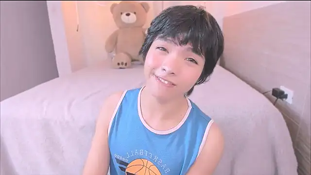 AllanYong18 online show from September 14, 2025, 10:58 am