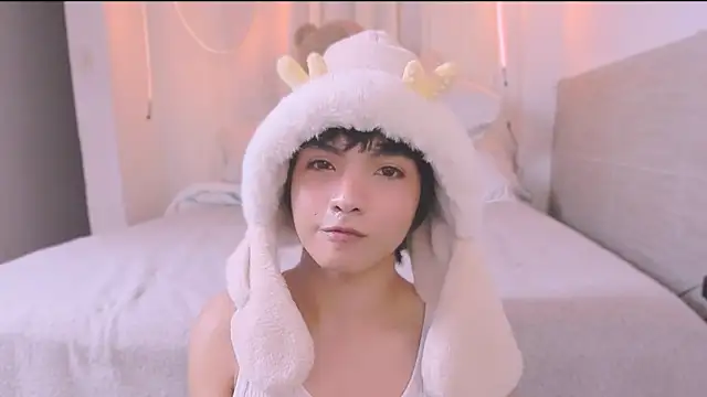 AllanYong18 online show from September 15, 2025, 5:40 am