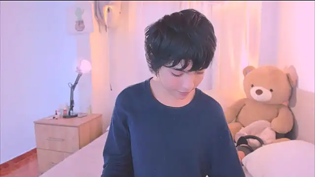 AllanYong18 online show from October 4, 2025, 12:58 pm