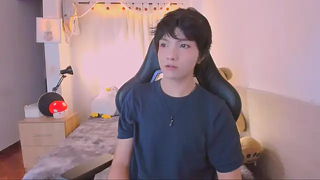 AllanYong18 online show from April 9, 2026, 10:20 am