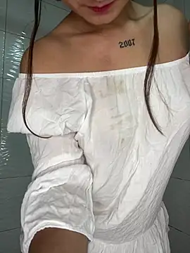 Snapshot of Catmila- chatting on January 25, 2025, 11:32 pm Catmila- online show from January 25, 2025, 11:32 pm