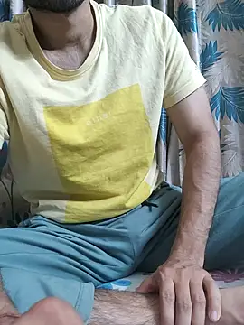 TOPMOON001 online show from April 1, 2026, 7:44 pm