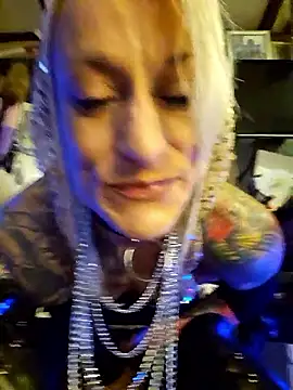 MissParadise40 online show from November 4, 2025, 11:37 pm