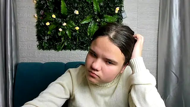 AdeleCruz online show from January 7, 2025, 12:31 pm