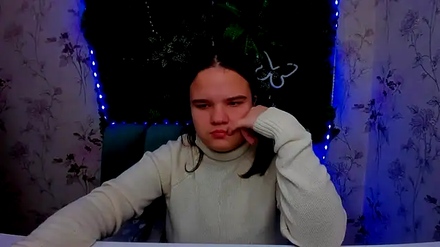 AdeleCruz online show from January 11, 2025, 1:01 pm