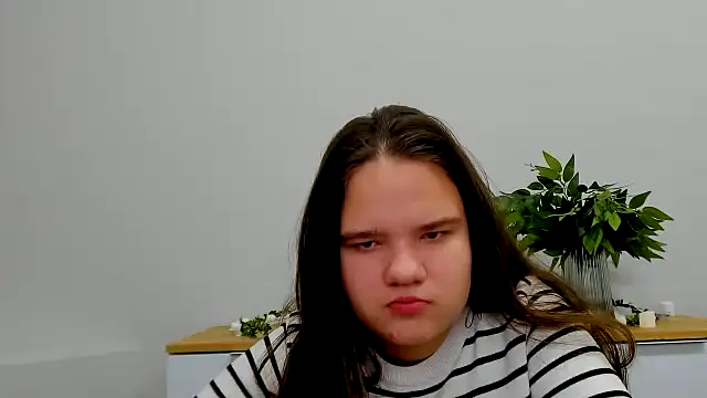 AdeleCruz online show from February 4, 2025, 8:24 am