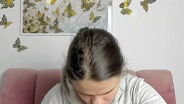 Snapshot of AdeleCruz chatting on February 17, 2026, 12:23 pm AdeleCruz online show from February 17, 2026, 12:23 pm