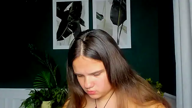 Snapshot of AdeleCruz chatting on May 8, 2026, 12:10 pm AdeleCruz online show from May 8, 2026, 12:10 pm