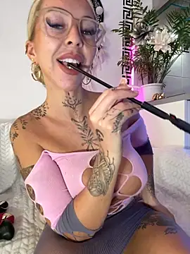 CheekyChels online show from October 29, 2025, 11:45 am