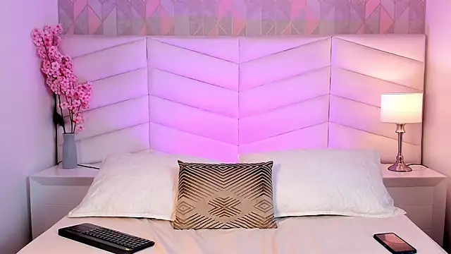 chelsea bolton  online show from January 21, 2025, 1:43 pm