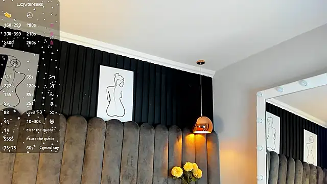 chelsea bolton  online show from December 2, 2025, 12:21 pm